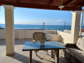 Acharavi, villa next to the beach
